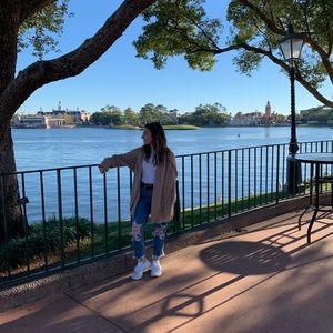 Meet your Posher, Evelyn